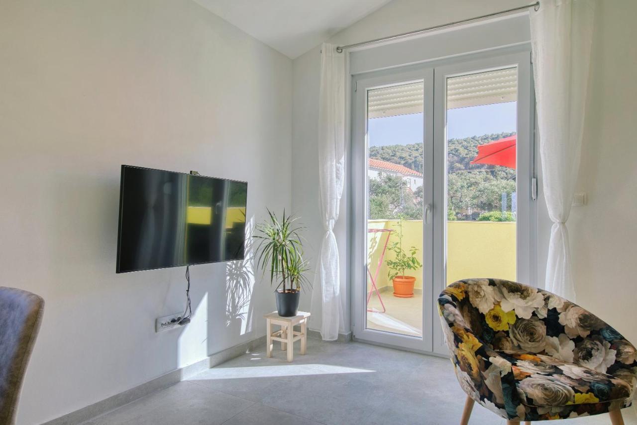 Apartment Gaby Божава Екстер'єр фото